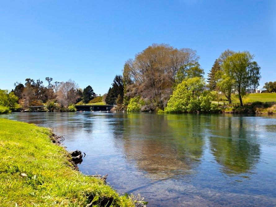 Marinaside Villa - Taupo Holiday Apartment المظهر الخارجي الصورة